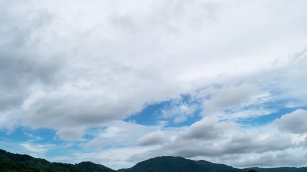 Construção Movimentos Clouds Fluffy Nuvens Céu Lapso Tempo Roll Imagens — Vídeo de Stock