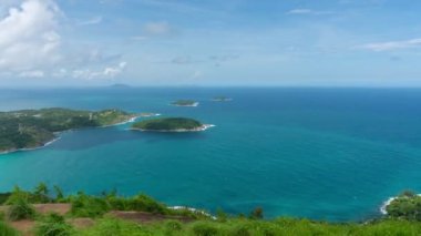Manzara manzarasının zamanı Phahindum bakış açısı Phuket Tayland 'da popüler bir dönüm noktası Promthep Cape, Naiharn plajı ve Yanui plajı Phuket Tayland' da güzel andaman denizi görmek için