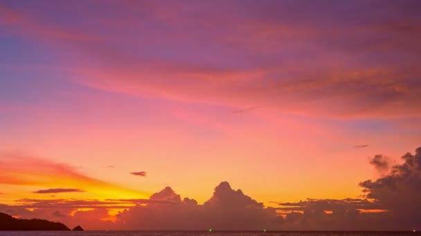 Incrível Paisagem Luz Natureza Majestosas Nuvens Pôr Sol Nascer Sol — Vídeo de Stock
