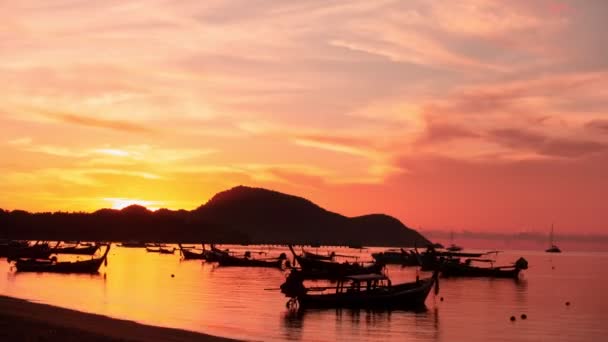 Timelapse Wooden Boat Longtail Fishing Boats Rawai Beach Πούκετ Ταϊλάνδη — Αρχείο Βίντεο