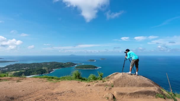 时光流逝专业摄影在Phuket Thailand Viewpoint的Phahindum视点拍摄一张照片或视频景观视图 查看Promthep披风 Naiharn海滩和亚努海滩 — 图库视频影像