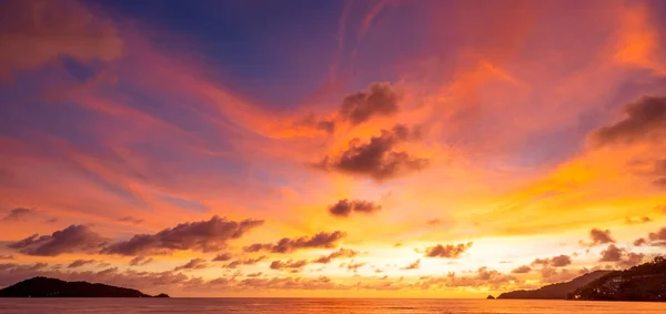 Величественный Пейзаж Заката Восхода Солнца Удивительный Свет Природы Облачное Небо — стоковое фото