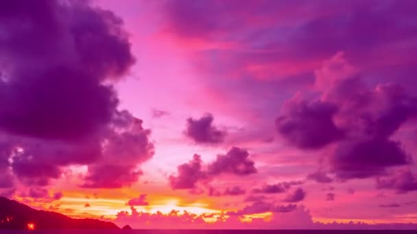 Verbazingwekkende Wolken Zee Timelapse Zonsondergang Zonsopgang Gouden Hemel Stralende Gouden — Stockvideo