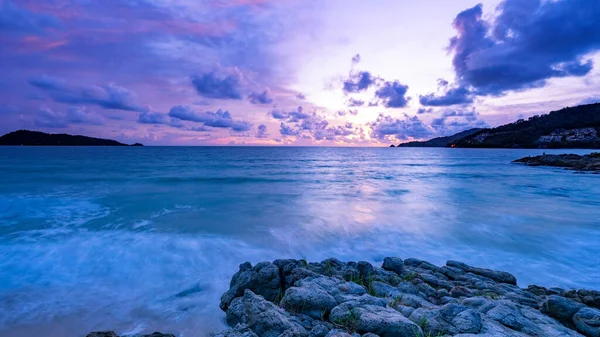 Lange Blootstelling Kleurrijke Zonsondergang Zonsopgang Zee Heldere Hemel Zonsondergang Met — Stockfoto