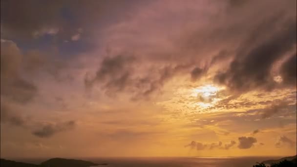 Erstaunliche Natur Wolkenlandschaft Zeitraffer Wolken Bei Sonnenuntergang Oder Sonnenaufgang Goldene — Stockvideo