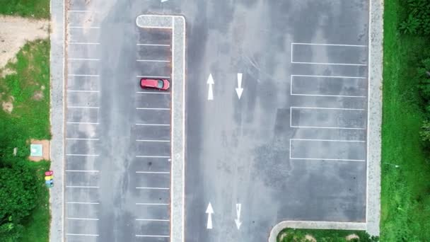 Luftaufnahme Des Parkplatzes Mit Geländewagen Sonnigen Sommertagen — Stockvideo