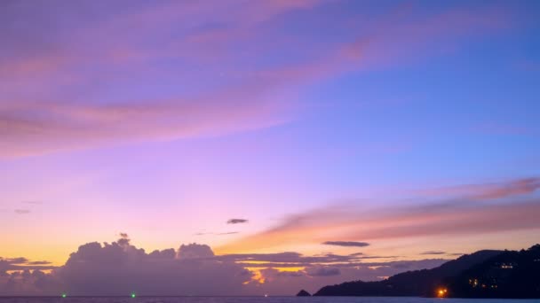 Erstaunliche Natur Wolkenlandschaft Zeitraffer Wolken Bei Sonnenuntergang Oder Sonnenaufgang Goldene — Stockvideo