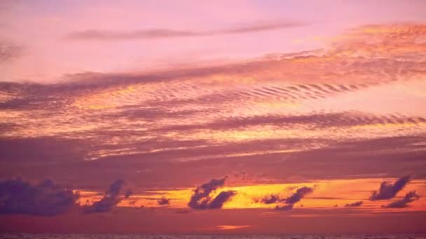 Erstaunliche Natur Wolkenlandschaft Zeitraffer Wolken Bei Sonnenuntergang Oder Sonnenaufgang Goldene — Stockvideo