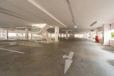 Garaj mağazası içi boş otopark ya da garaj iç mimari ofis