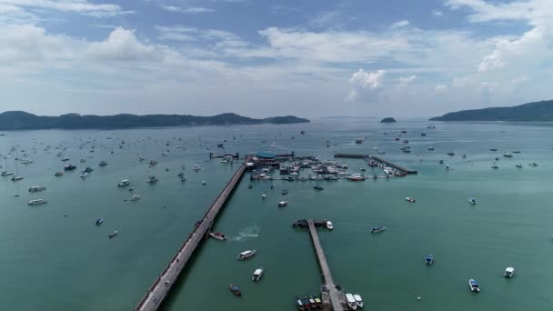 Vista Aérea Bahía Chalong Con Muchos Barcos Yates Barcos Pesca — Vídeo de stock