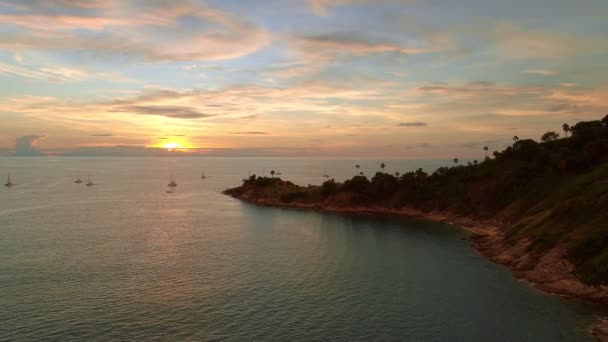 Drohnenaufnahme Vom Kap Promthep Phuket Thailand Wunderschönes Wahrzeichen Den Sonnenuntergang — Stockvideo