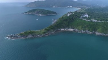 Phuket thailand 'daki Promthep Burnu' nun hava görüntüsü, Puket thailand 'da gün batımını görmek için güzel bir yer.