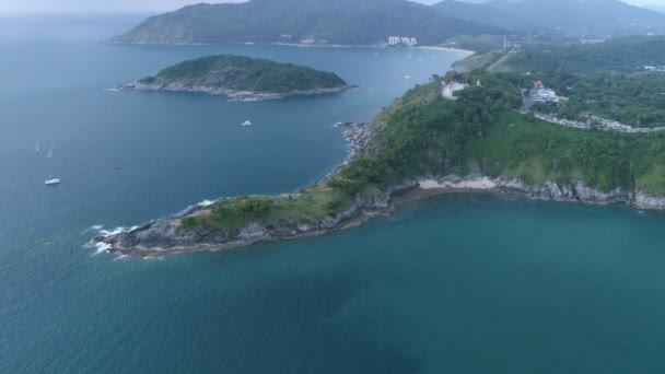 Αεροφωτογραφία Drone Άποψη Του Promthep Cape Στο Πουκέτ Της Ταϊλάνδης — Αρχείο Βίντεο