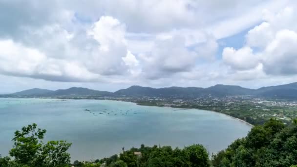 Ciel Nuages Blancs Coulant Rapidement Dans Ciel Dessus Mer Montagne — Video