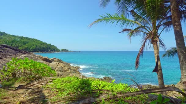 Fale Oceaniczne Rozbijające Wybrzeże Piękny Morski Krajobraz Wyspie Phuket Tajlandia — Wideo stockowe