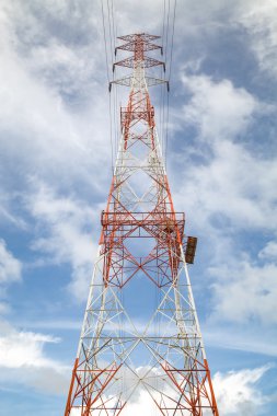 yüksek gerilim enerji hattı direkleri. üretim ve taşınması