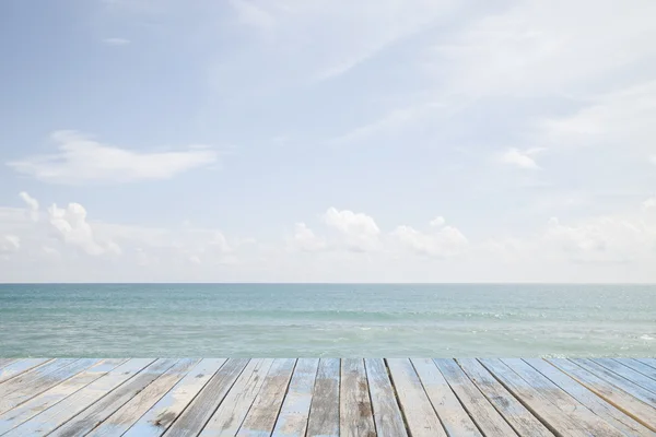 Bela praia mar e céu e mar tropical . — Fotografia de Stock