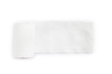 Beyaz arka plan üzerinde top tuvalet kağıdı-doku kağıt.