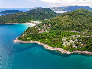 Phuket Tayland 'da deniz manzarası yaz mevsiminde deniz manzarası, doğa ortamı ve seyahat arka planı.