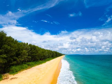Deniz yüzeyi hava manzarası, kuş bakışı fotoğraf dalgalar ve su yüzeyi dokusu, mavi deniz arka planı, güzel doğa, inanılmaz manzara deniz arka planı