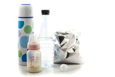 Bebek süt şişeleri, su şişeleri, sıcak su şişesi ve kaşık için