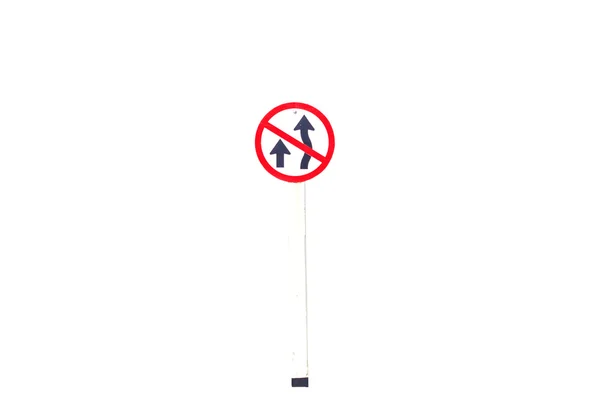 Un panneau d'avertissement de circulation "Ne pas dépasser" sur fond blanc, wi — Photo