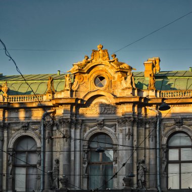 Saint Petersburg şehrinin manzarasında gün batımı