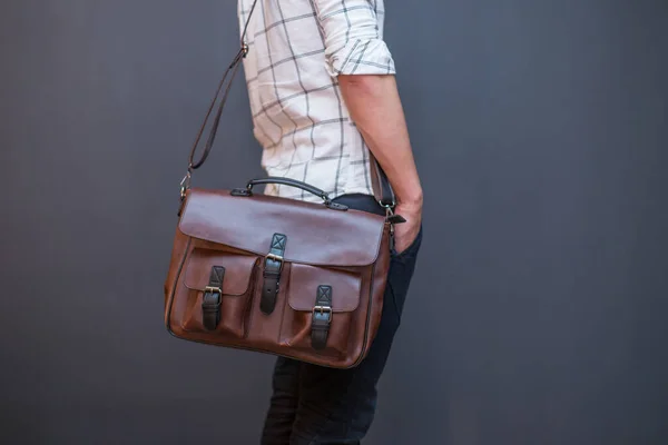 Man Carries Brown Leather Messenger Bag Hand Unisex Bag Sale — Stock Photo, Image