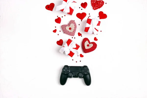 Joystick Romantycznymi Dekoracjami Białym Tle Koncepcja Gier Świątecznych Pomysł Walentynki — Zdjęcie stockowe