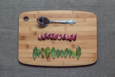 diş sarımsak, defne yaprağı ve karabiber yönetim kurulu