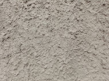 Beton doku. Gri ve çiğ duvarlı arka plan. Çiziklerle kaplı beton ve gri ve beyaz tonlarda pürüzlü doku..