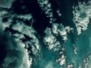 Suluboya teknikleriyle gökyüzü ve bulutlar. Soyut suluboya gökyüzü ve bulutlar çizimi.