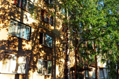 Evin duvarında güzel ışıklar var.