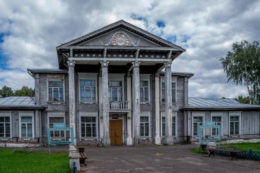 Eski bir kırsal evde