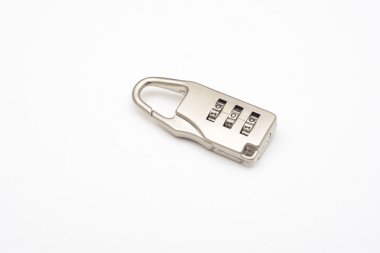 Şifreli kilit izole beyaz arka planda güvenlik kavramı