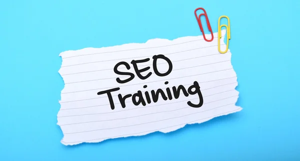 SEO Training wrriten on paper with blue background — Stock Photo, Image