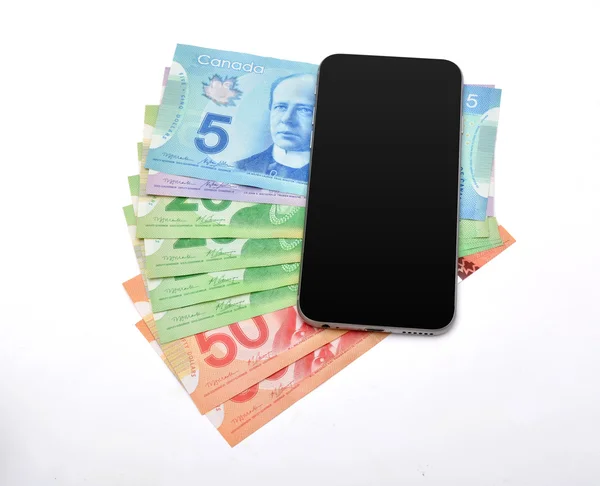 Canadese bankbiljetten met slimme telefoon op de top — Stockfoto