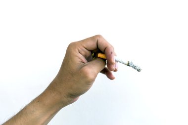 beyaz arka planda izole edilmiş sigara.