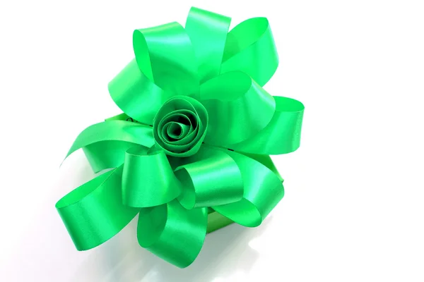 Gift box tied with a green ribbon bow. — Stock Photo, Image