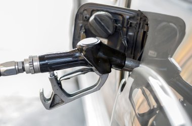 Yakıt ve Benzil için yakıt meme ödeme.