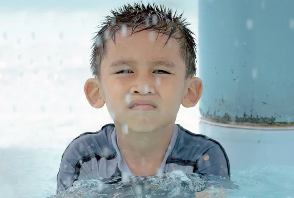 Asiatique garçon en maillot de bain . — Photo