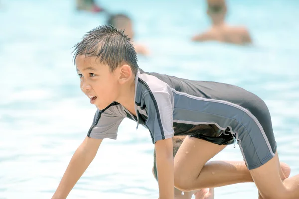 亚洲男孩泳装. — 图库照片