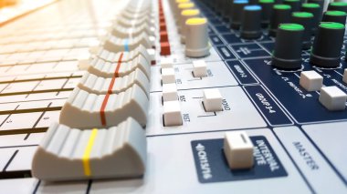 Denetimler için ses karıştırıcı.