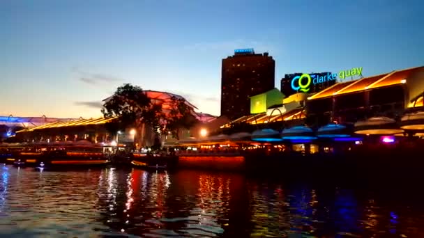 Kleurrijke Singapore River. — Stockvideo