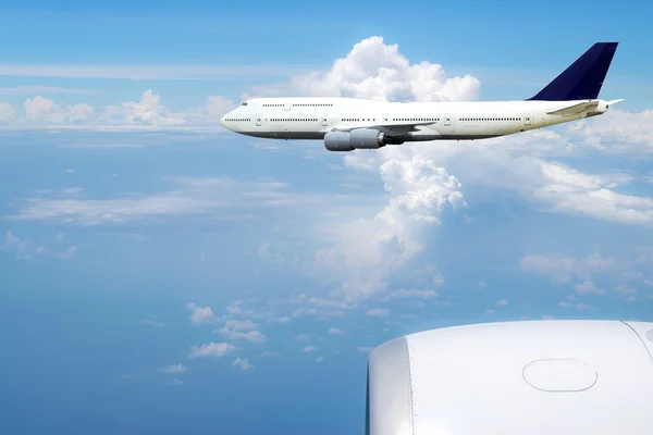 Avião no céu. — Fotografia de Stock