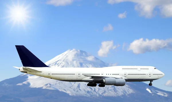 Avião voando no céu. — Fotografia de Stock