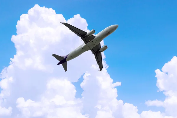 The airplane on the sky. — Stock Photo, Image