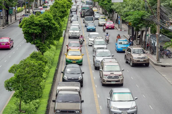 Traffic density on the roads  in Bangkok Thailand. — Stock Photo, Image