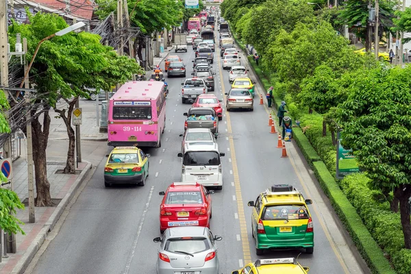 Traffic density on the roads  in Bangkok Thailand. — Stock Photo, Image