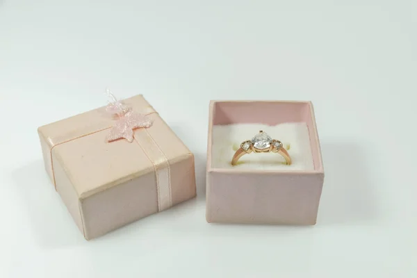 Gold ring with diamonds in the box — Stock Photo, Image